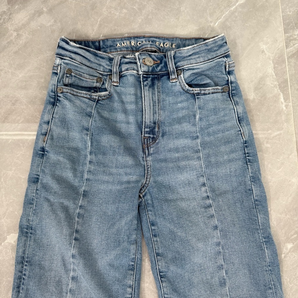 Women’s American Eagle Slim Straight Super Stretch Frayed Hem Jeans Size 00 - Picture 2 of 16